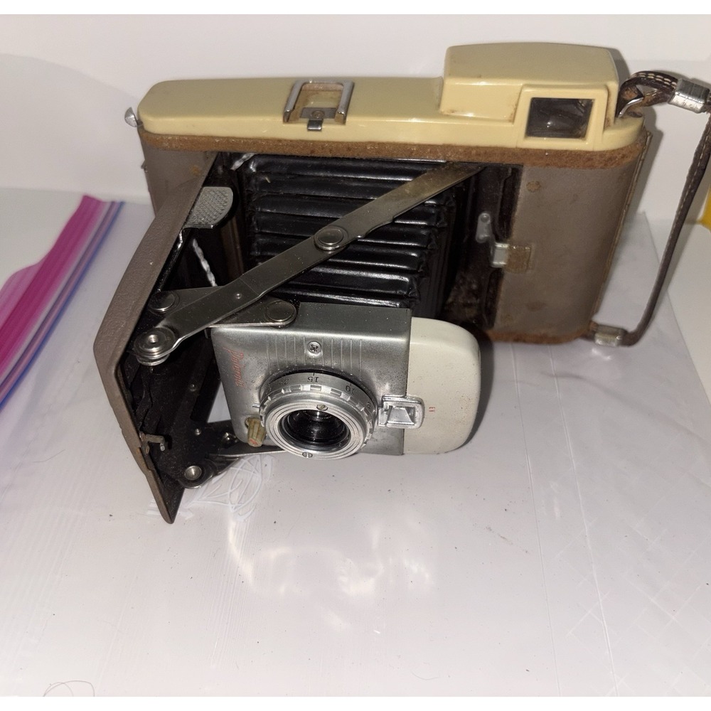 Vintage Highlander Polaroid Land‎ Camera Model 80A 1950s PROP
